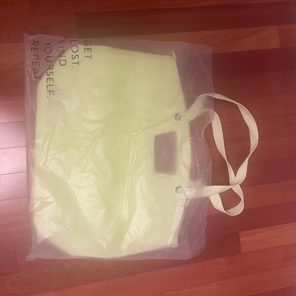 Beis Terry Tote in Citron, Brand New, Never Used - Picture 2 of 12